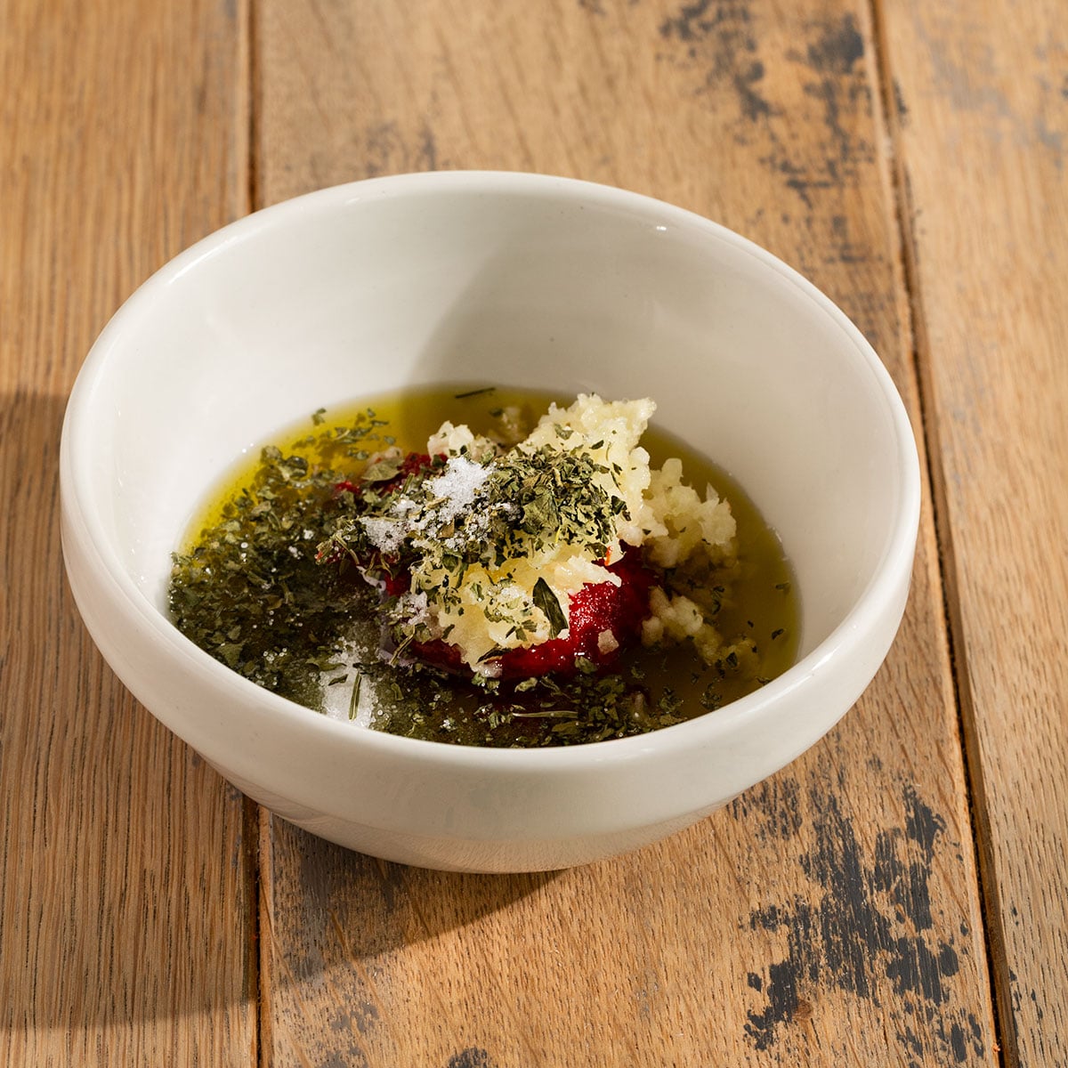 garlic tomato parsley olive oil and salt in a bowl.