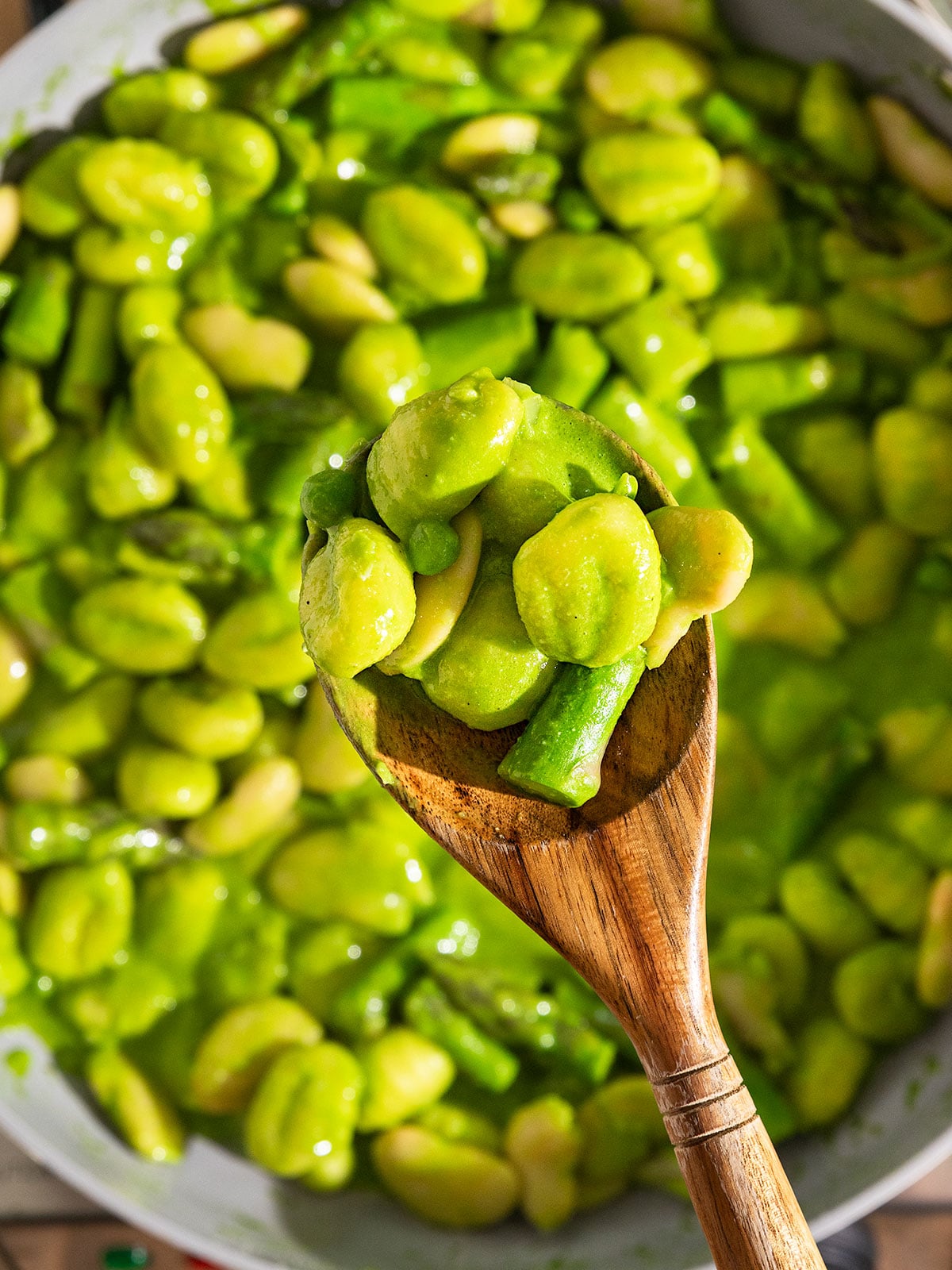 pan with gnocchi, asparagus, leeks, peas, butter beans topped with a creamy green basil sauce.
